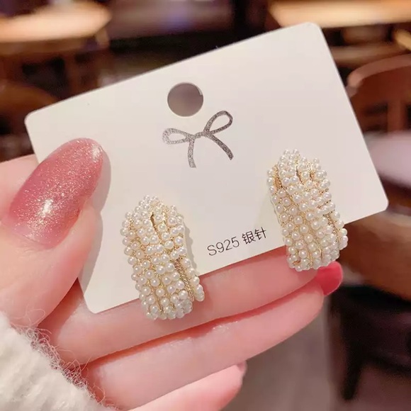 New 18k gold plated simulated pearls earrings - Picture 4 of 6